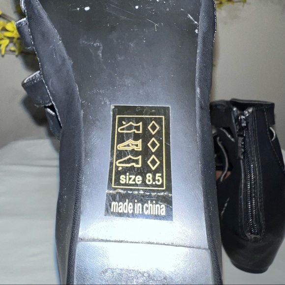 * Michael Antonio Black Gladiator Sandals - Size 8.5 M - Picture 8 of 9